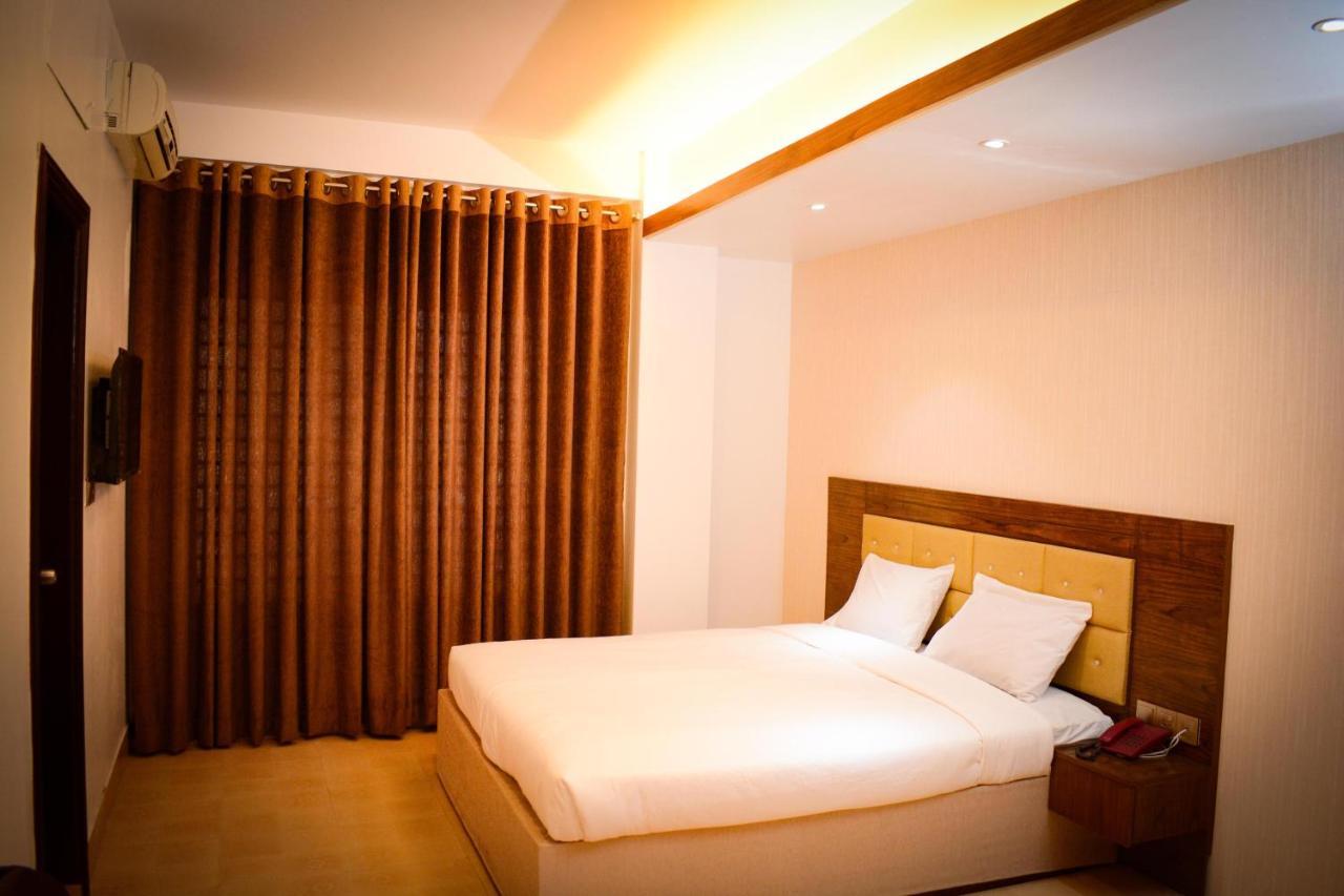 The Alina Hotel & Suites Чіттаґонґ Екстер'єр фото